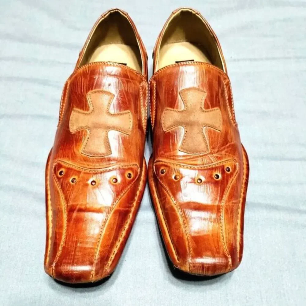 Majestic Men 11M Carmel Brown Cross Emblem Copper Studs Oxford Leather Shoes Y2K